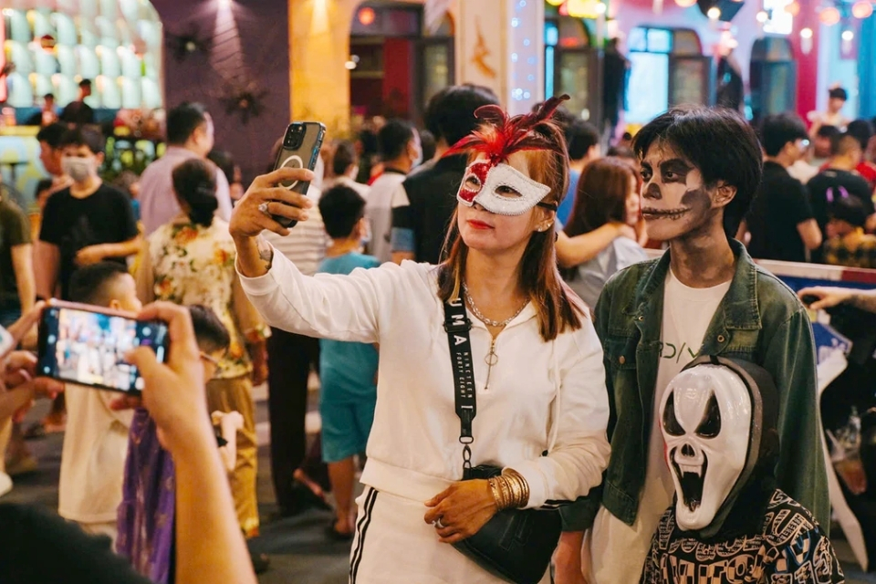 Đổi gió cuối tuần với không khí lễ hội hóa trang nhộn nhịp