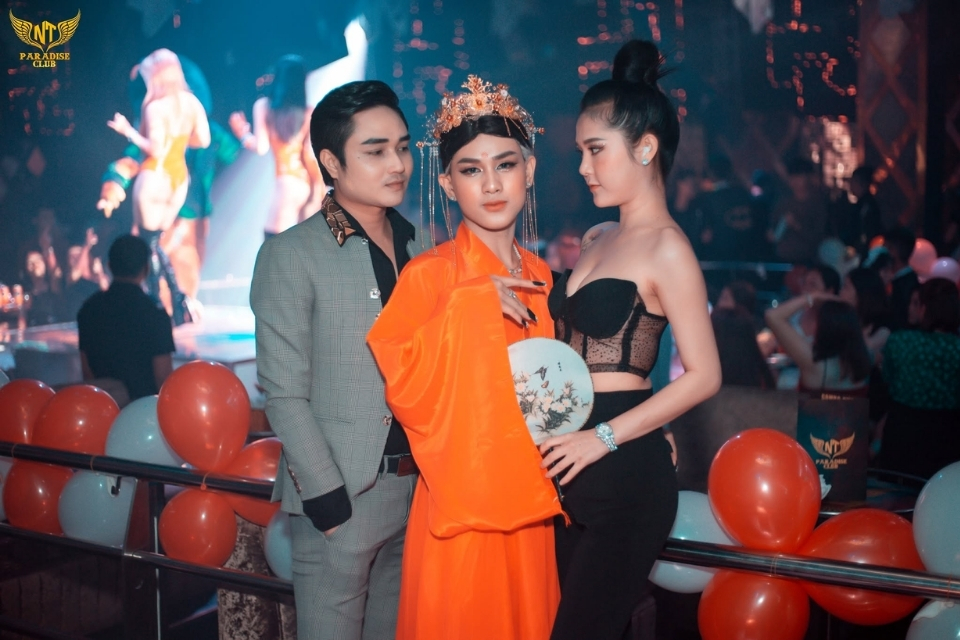 Kinh nghiệm lên đồ và đặt bàn cho đêm tiệc