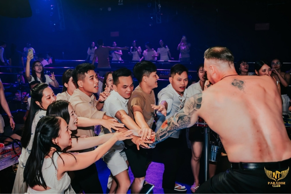 Paradise Club Nha Trang - Lựa chọn giải trí gần biển